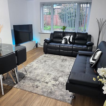 Spacious & Cosy Holiday Home In Manchester Esterno foto